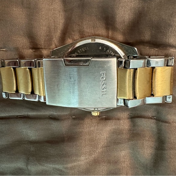 Gold/silver Fossil watch - Picture 3 of 4